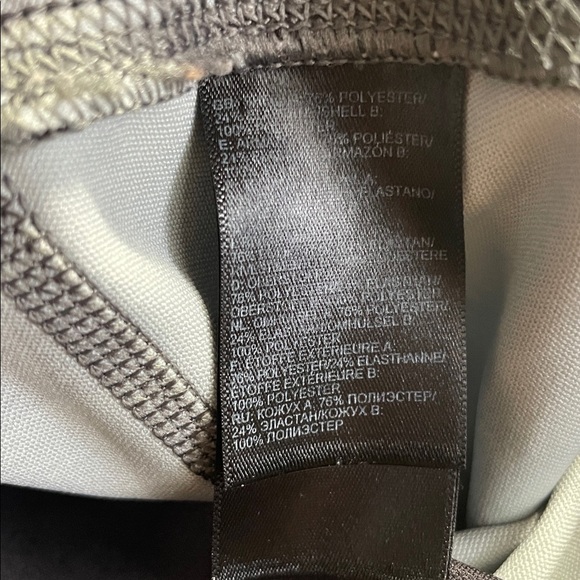 The North Face FlashDry Cropped Leggings L Black Gray Floral Print Activewear - Picture 10 of 12